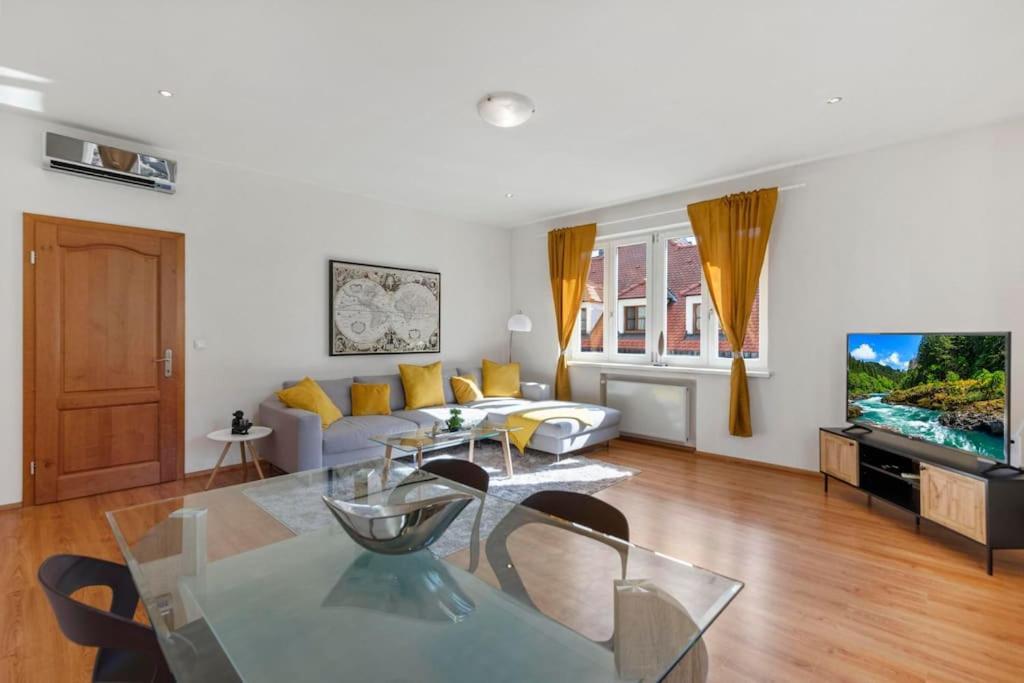 Exclusive Apartment In Centre Bratislava Exterior foto